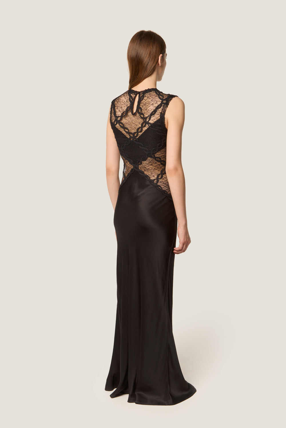 Robe longue en dentelle et satin