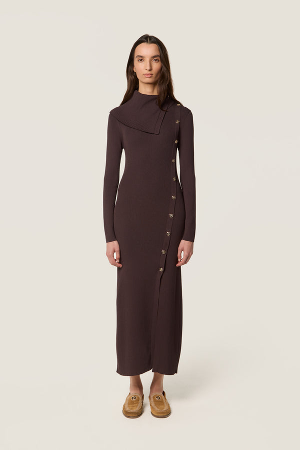 Long dress with asymmetrical collar