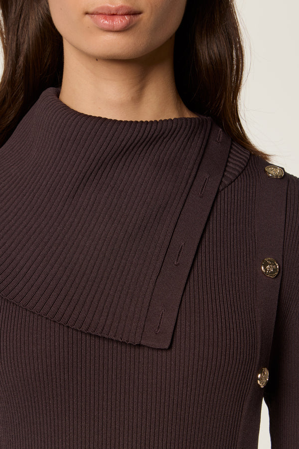 Long dress with asymmetrical collar