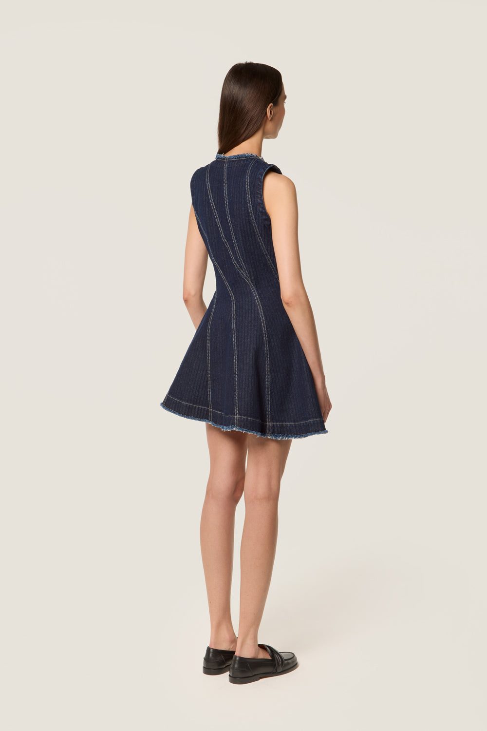 Robe en denim avec découpe en biais