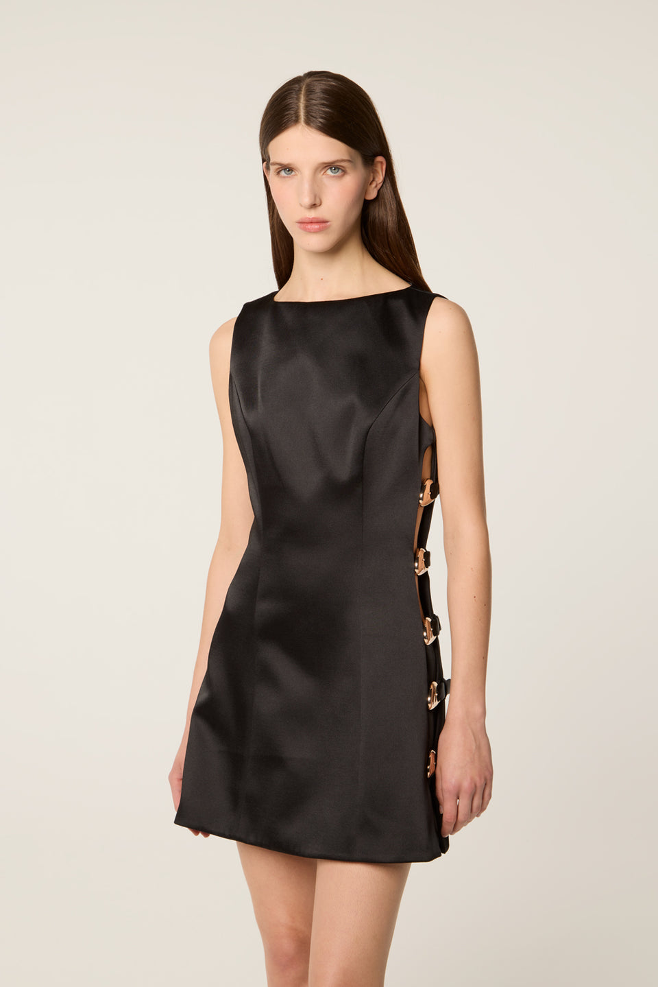 Robe courte en satin noir