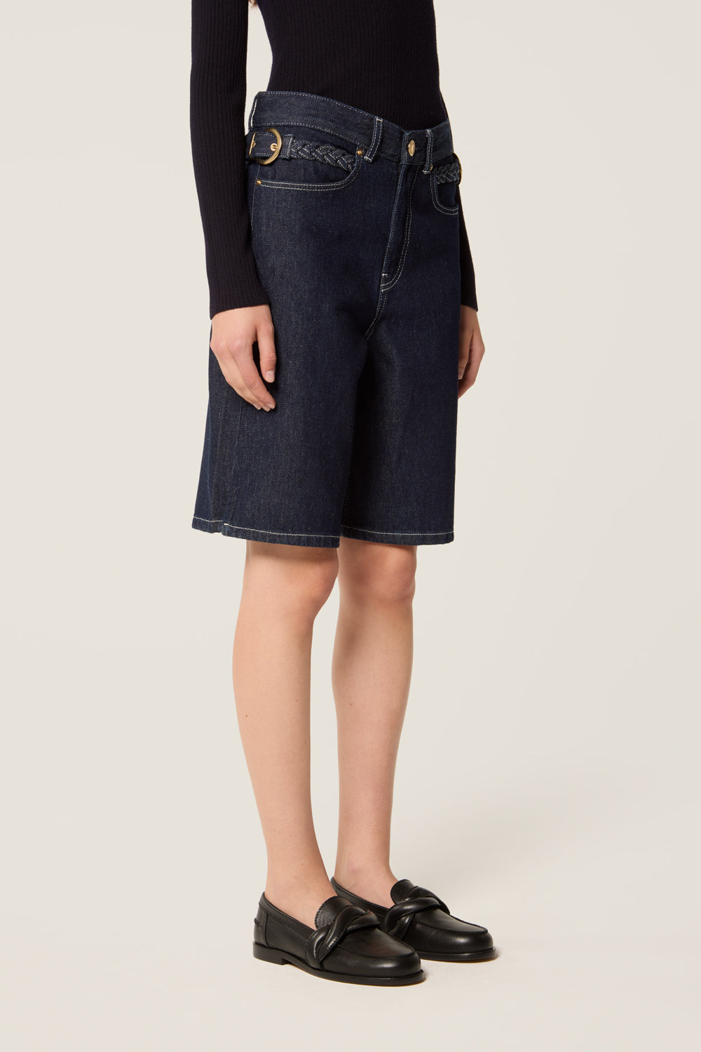 Bermuda shorts with braided details