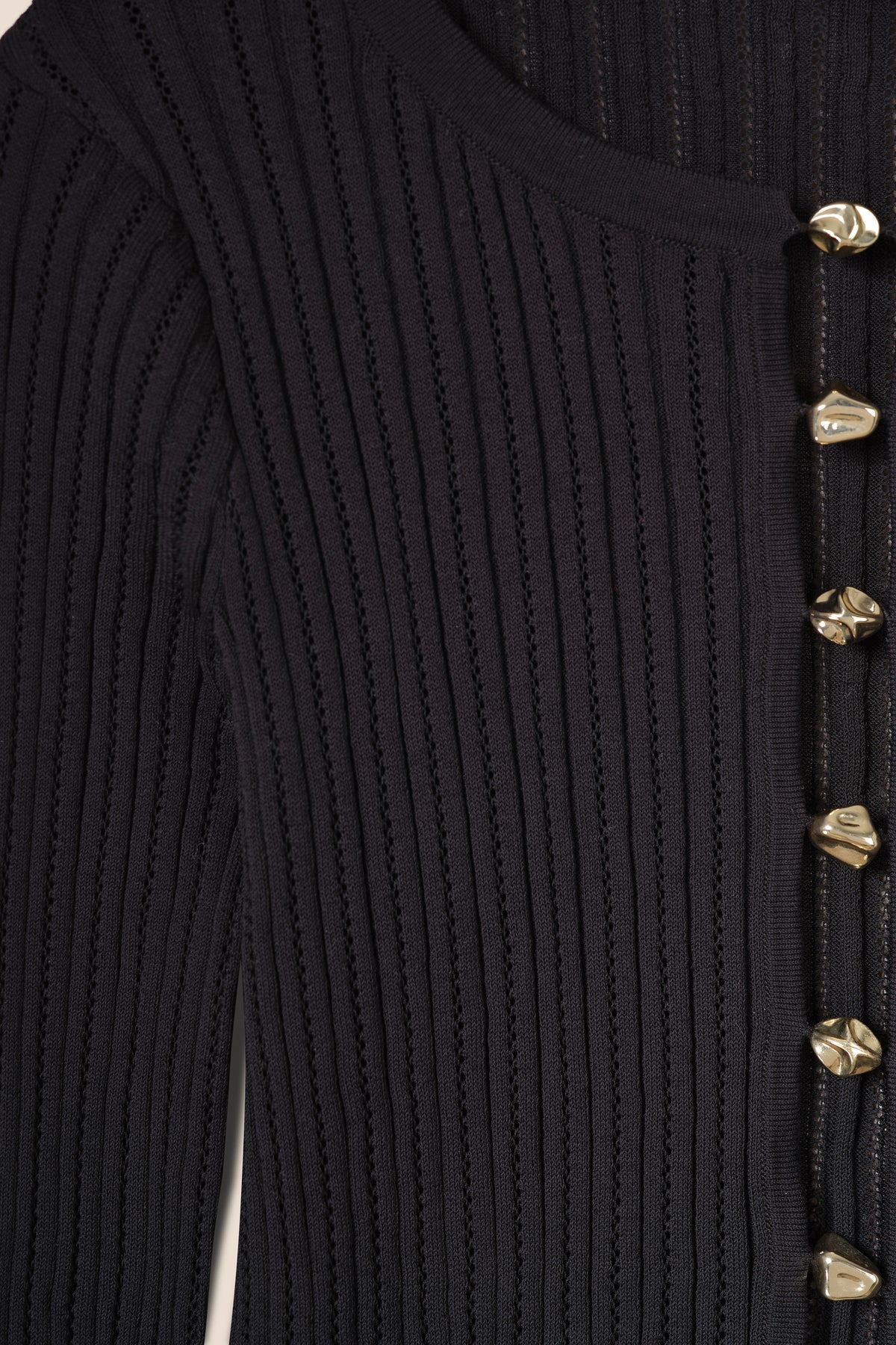 Top en maille à perles dorées