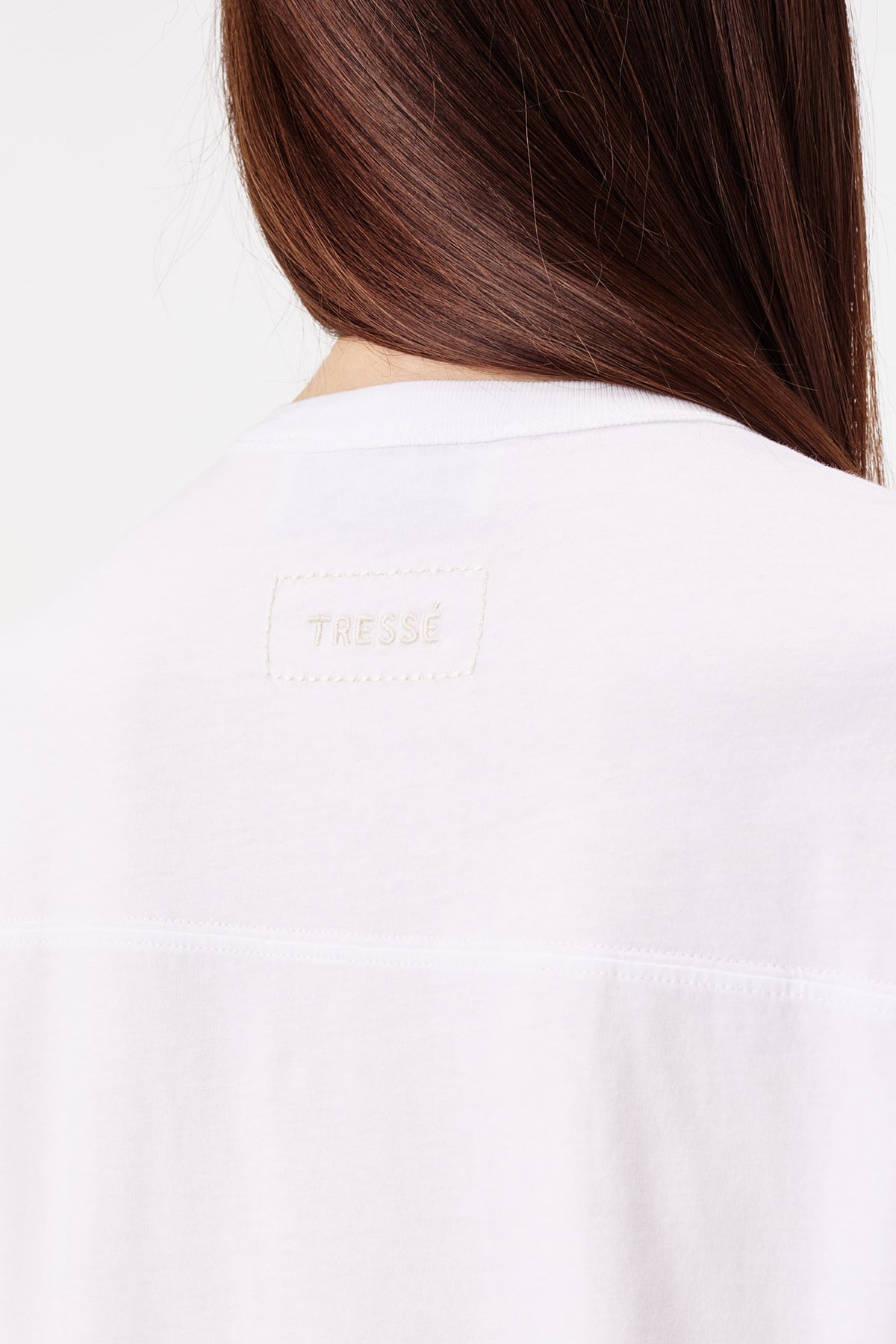 Camiseta con aplicación de bordado
