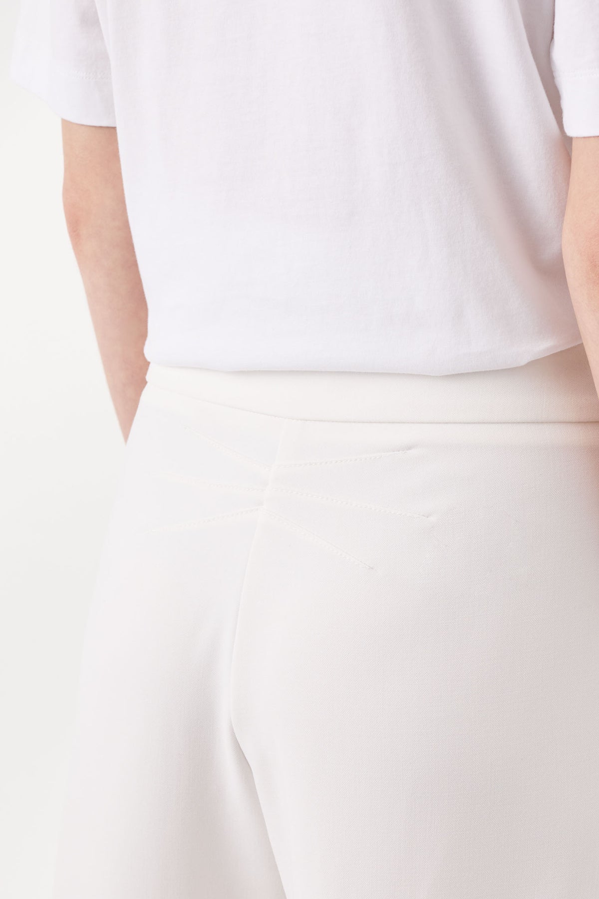 Pantaloni dal taglio regolabile