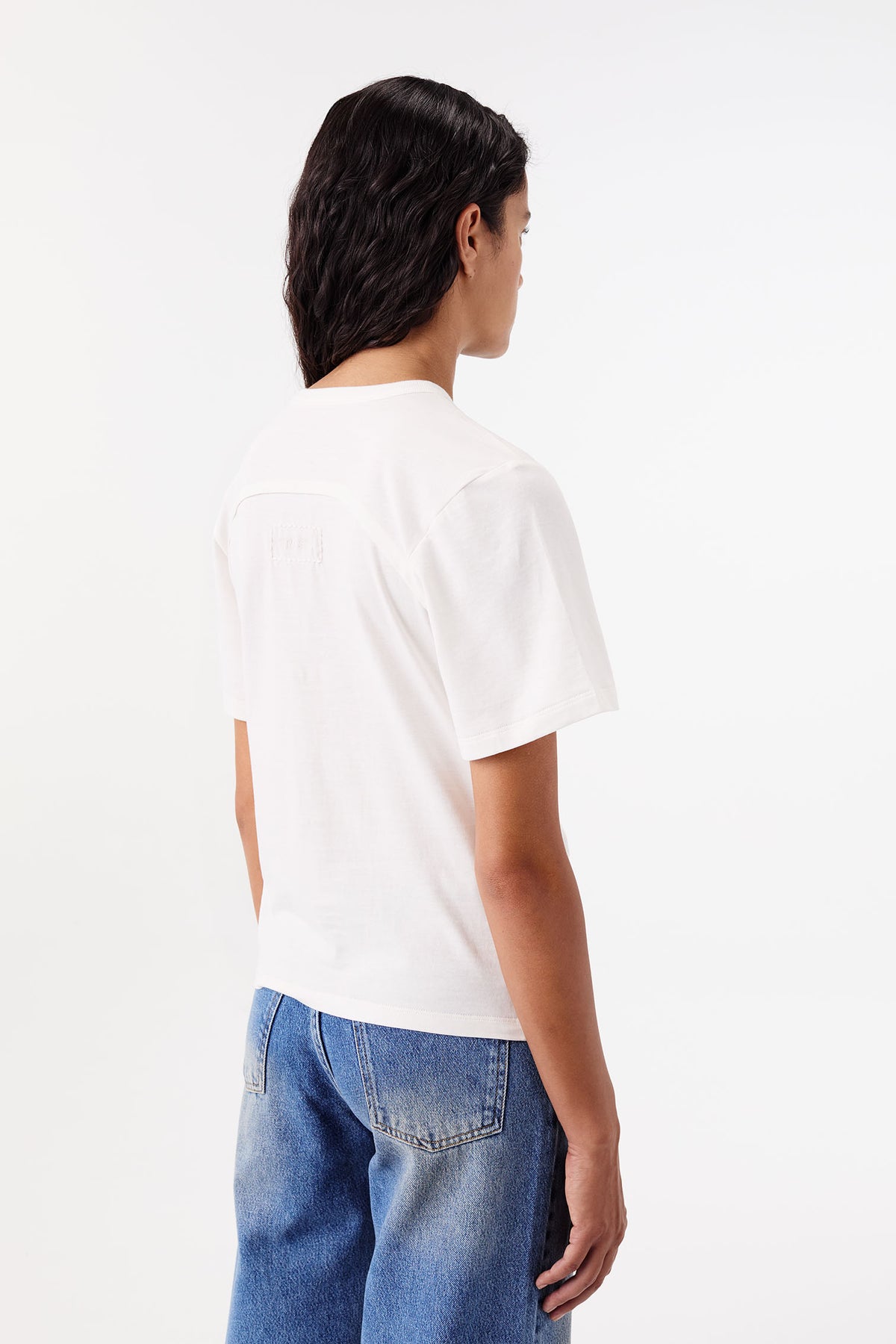 Tailliertes T-Shirt mit Strassstickerei