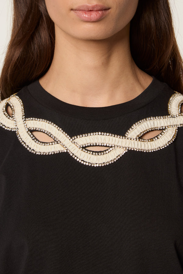 Braided collar T-shirt