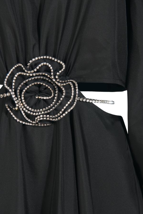 Robe noire à découpes et ceinture strass