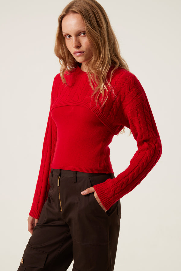 Pull en laine torsadée rouge