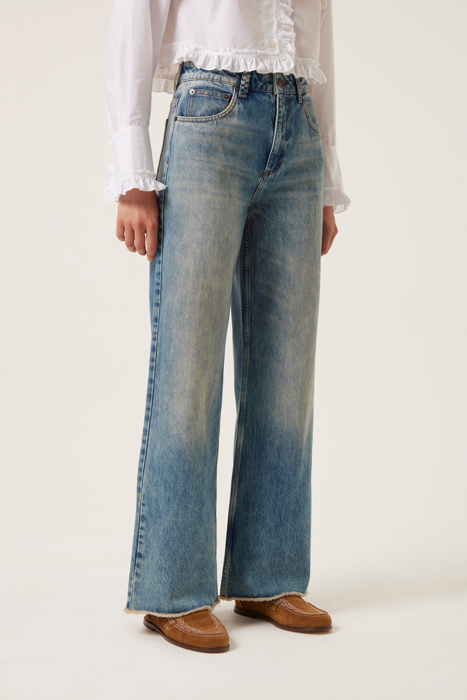 Denim délavé coupe large