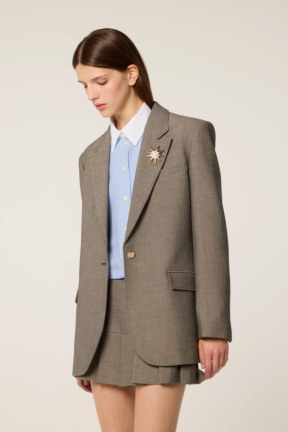 Tailored jacket with brooch