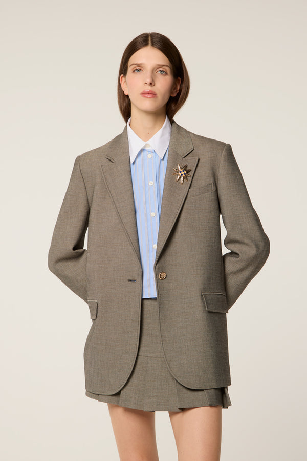 Tailored jacket with brooch