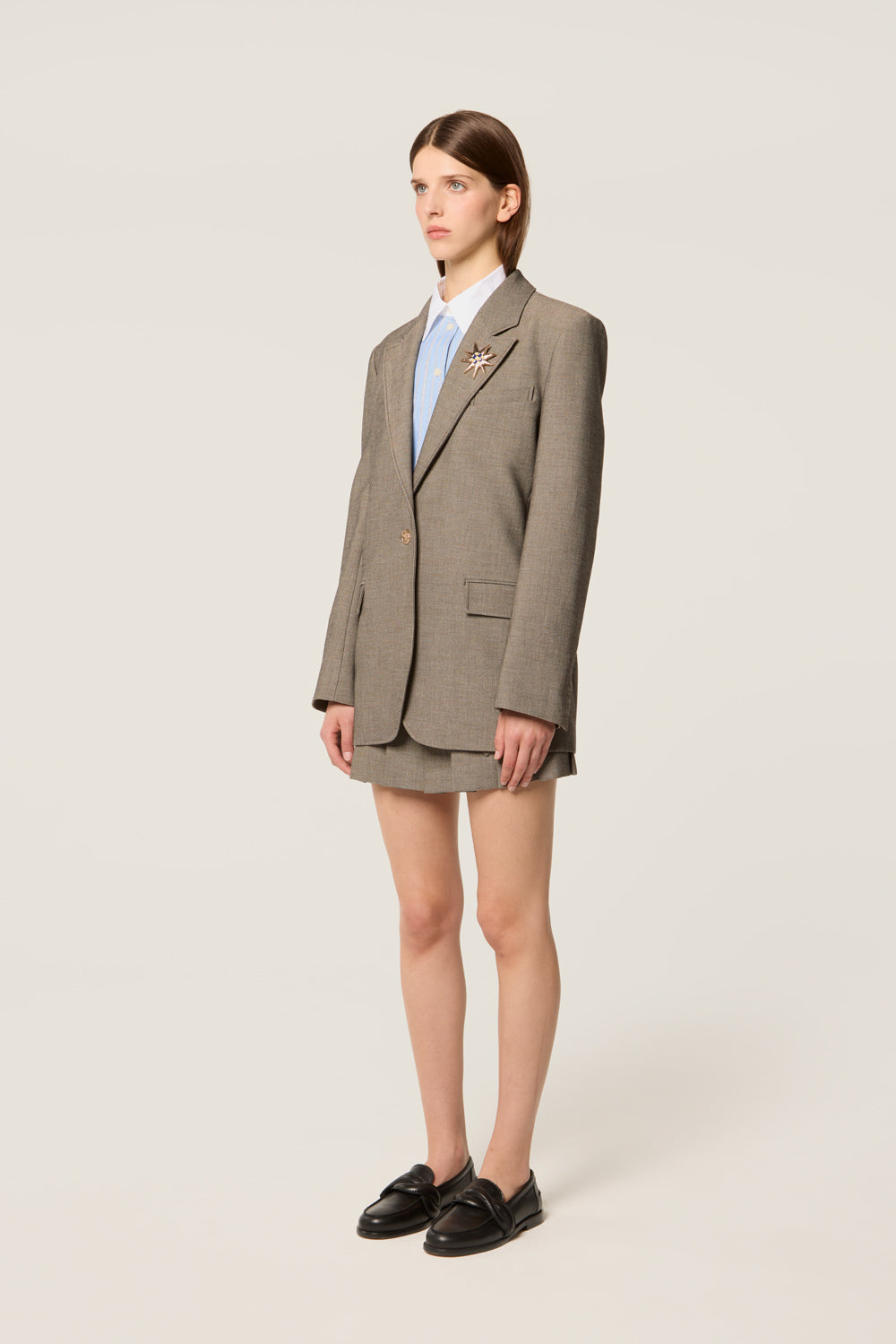 Tailored jacket with brooch