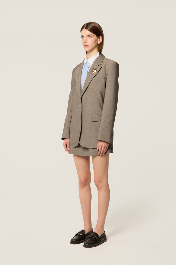 Tailored jacket with brooch