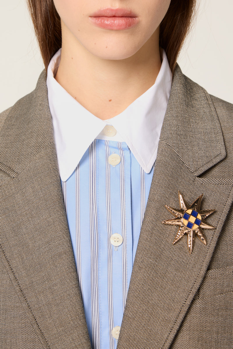 Tailored jacket with brooch