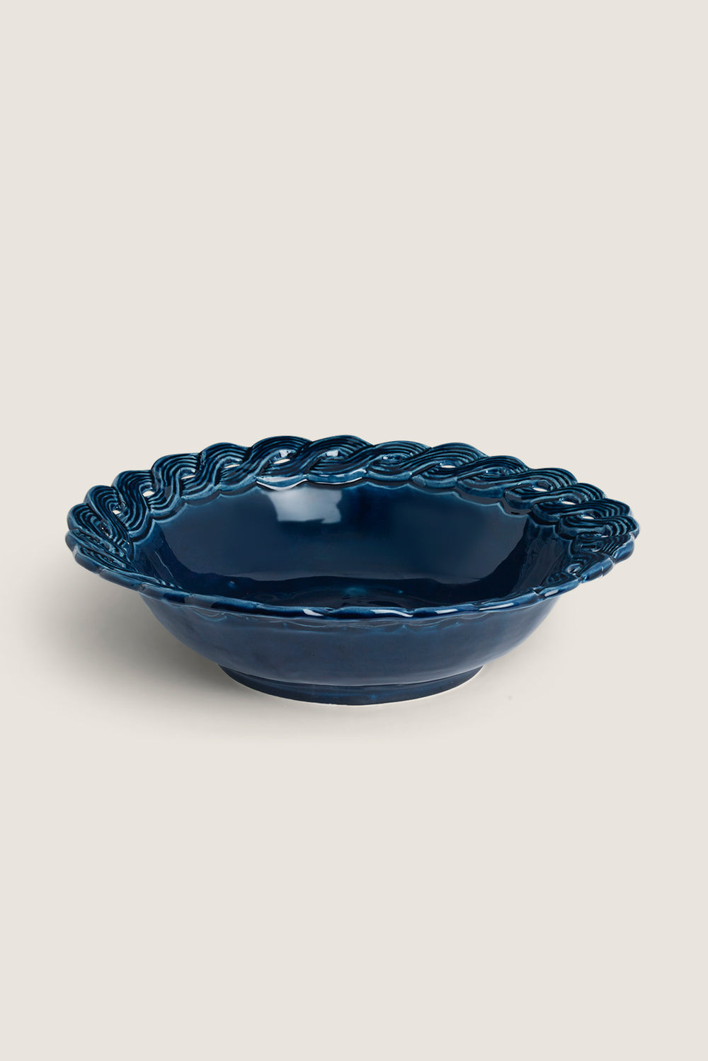 Ceramic bowl with braided rim