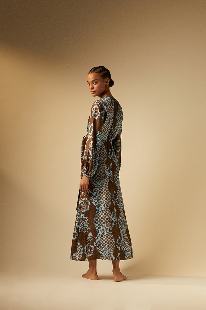 Long dress in printed silk