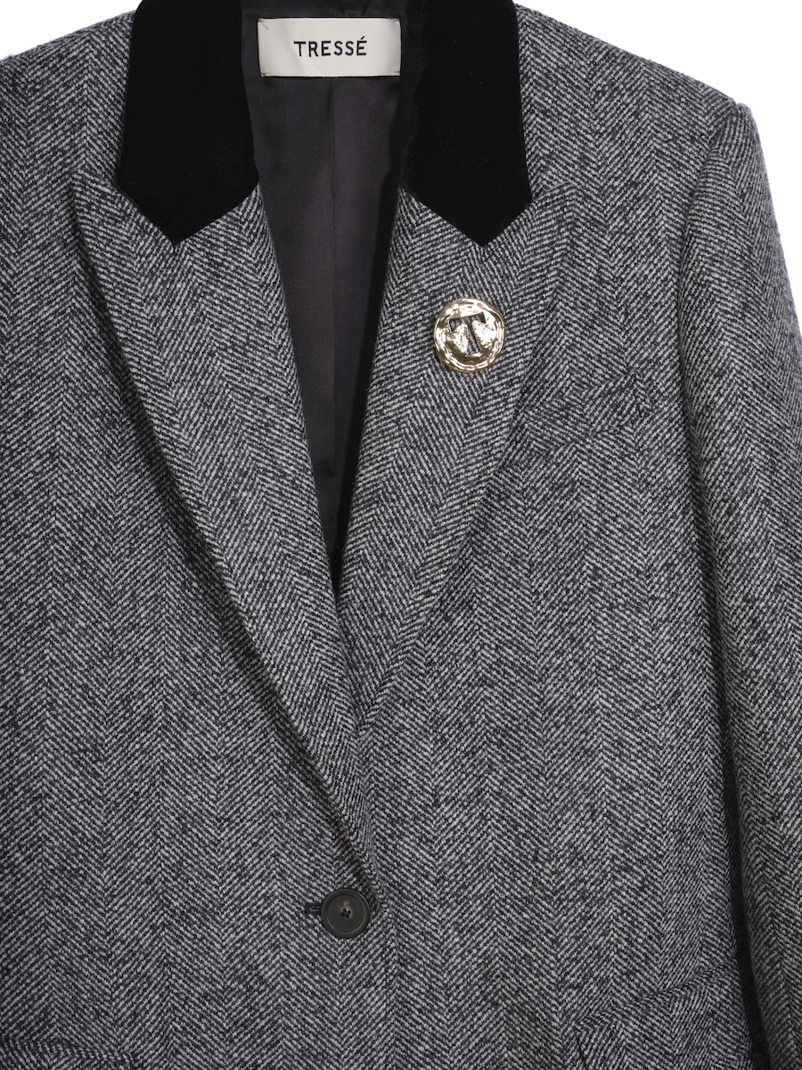 Two-tone shouldered jacket with brooch