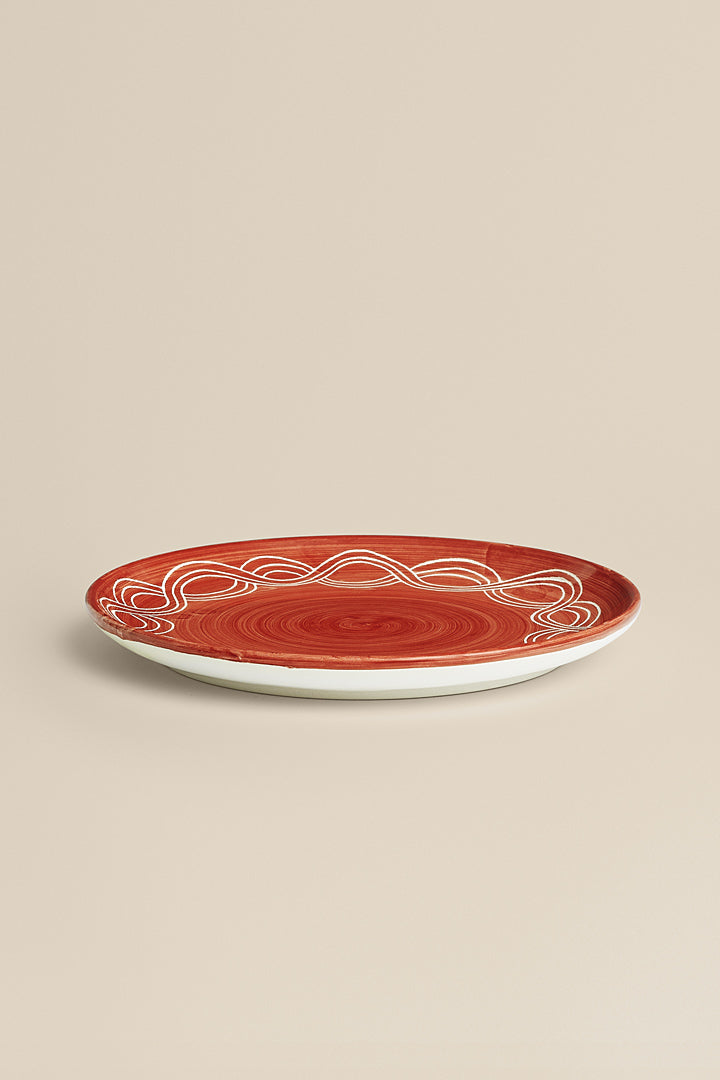 Dinner plate with braided patterns