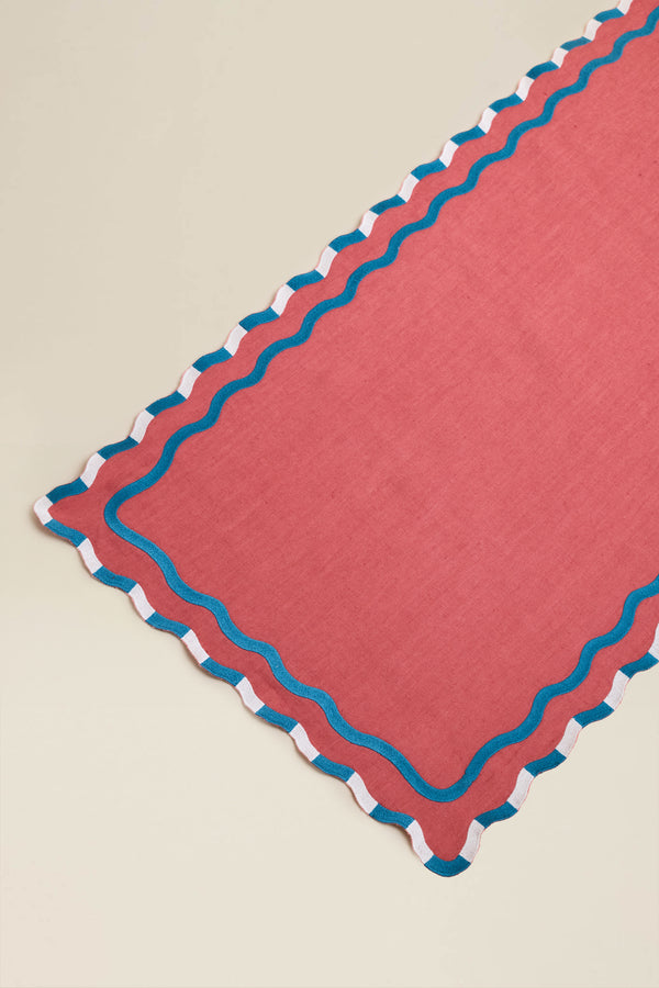 Scalloped table runner