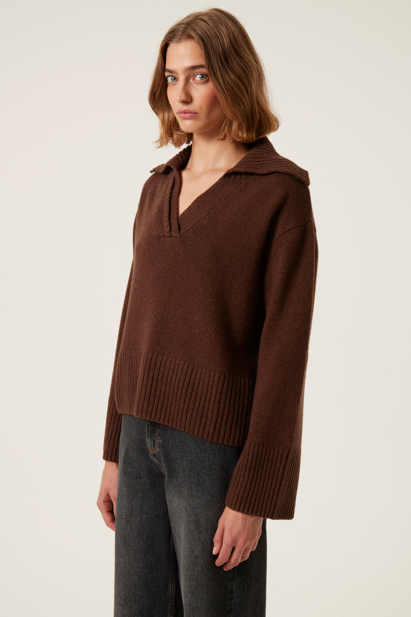 Loose-fitting sweater with cowl neck