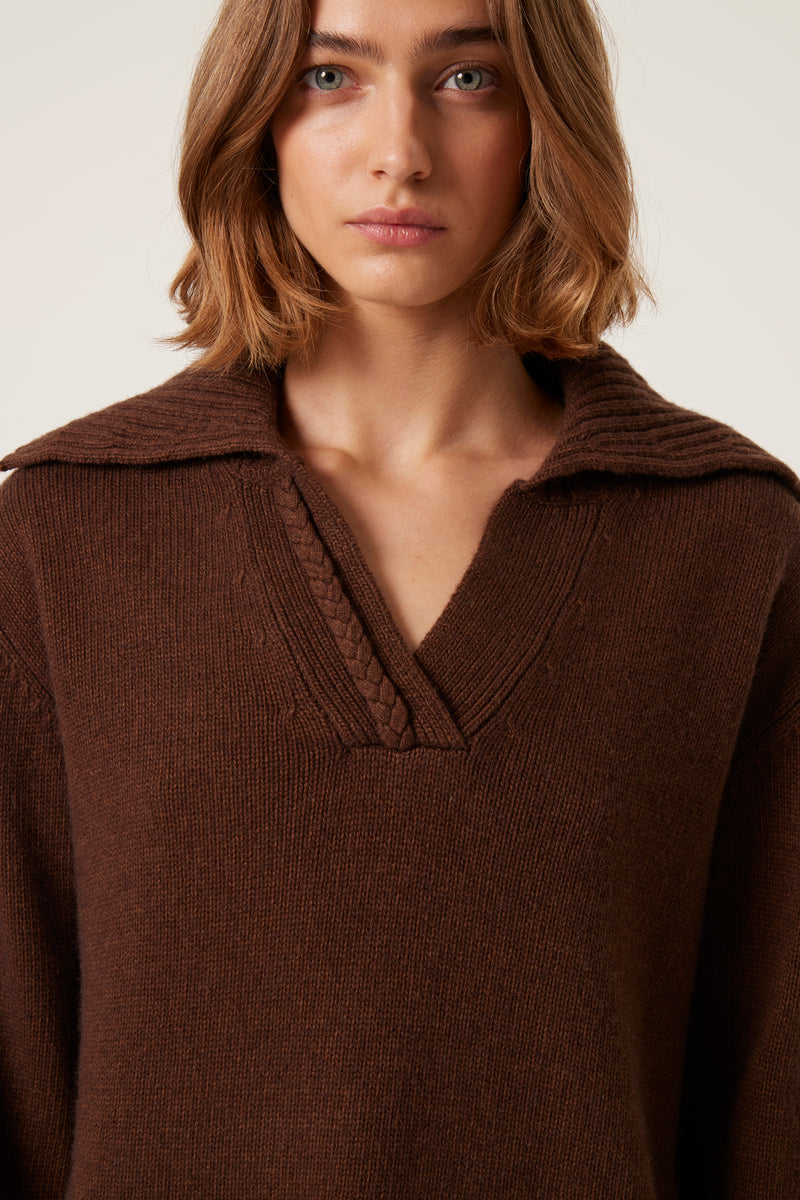 Loose-fitting sweater with cowl neck