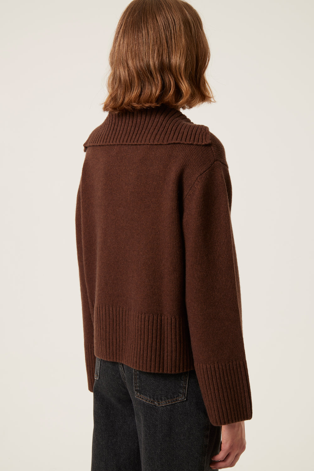 Loose-fitting sweater with cowl neck