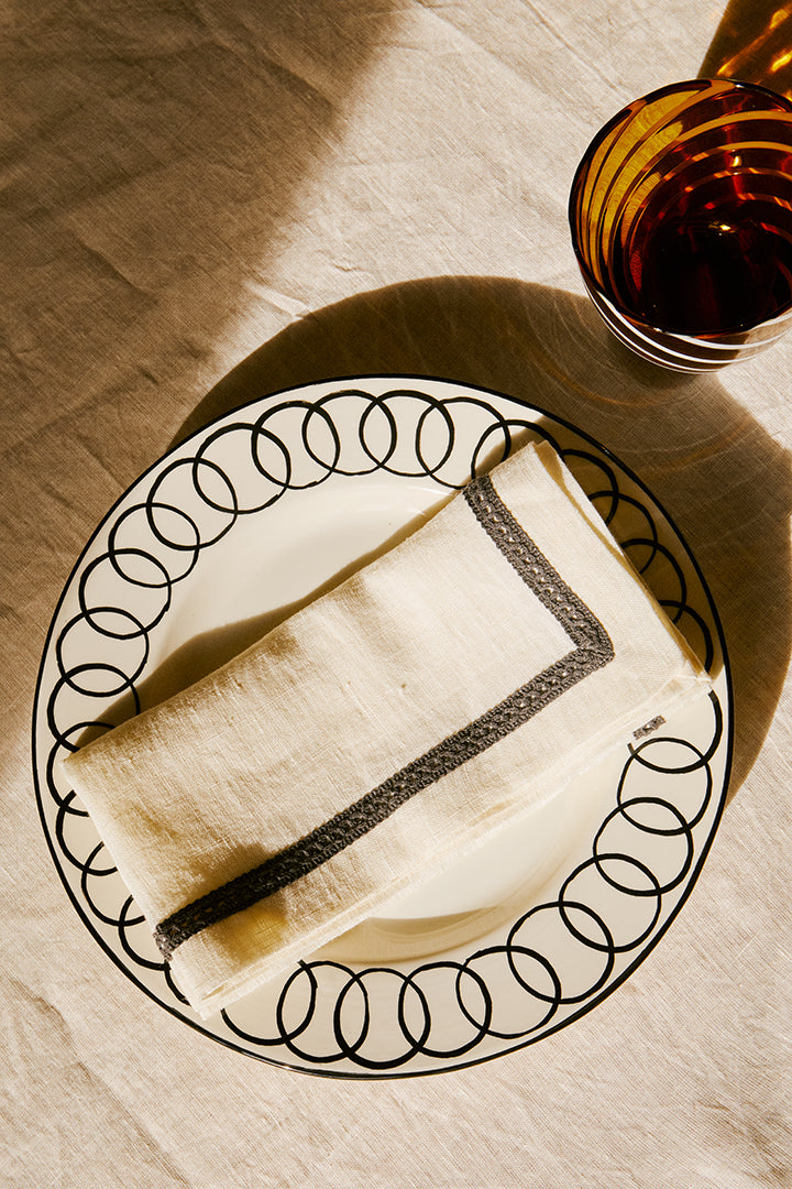 Napkin with braid